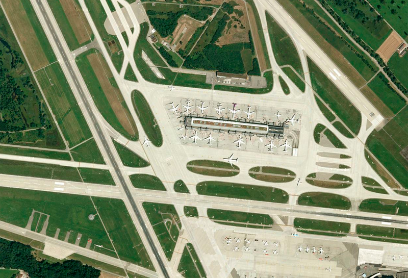 Illustration for article titled Satellite pictures of airports reveal their extreme complexity